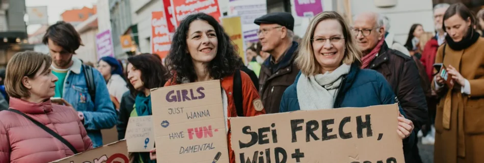Grüne bei der Frauendemo - unter anderem Sandra Krautwaschl und Veronika Nitsche