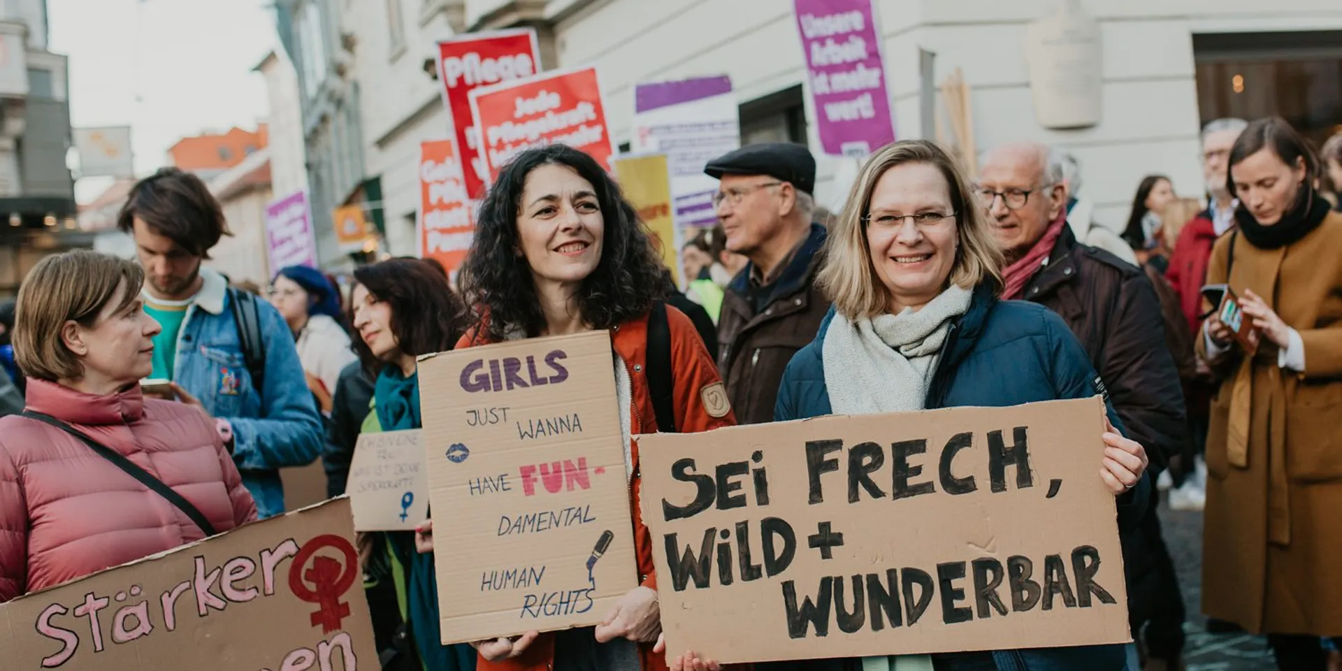 Grüne bei der Frauendemo - unter anderem Sandra Krautwaschl und Veronika Nitsche