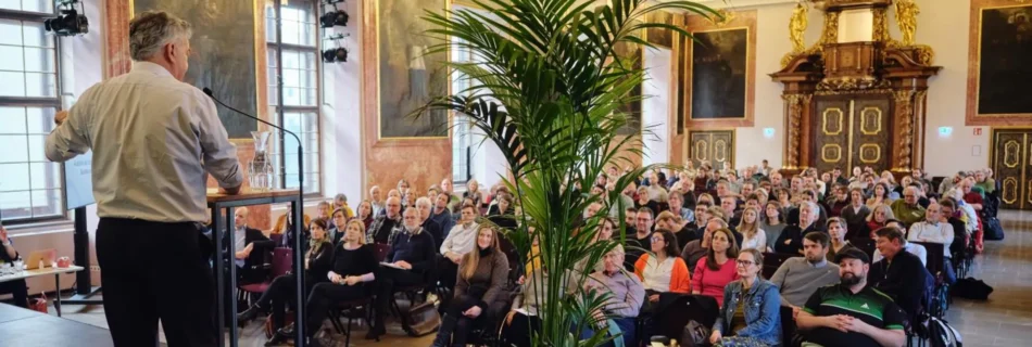 Werner Kogler spricht bei der Landesversammlung der Grünen Steiermark im Minoritensaal in Graz.