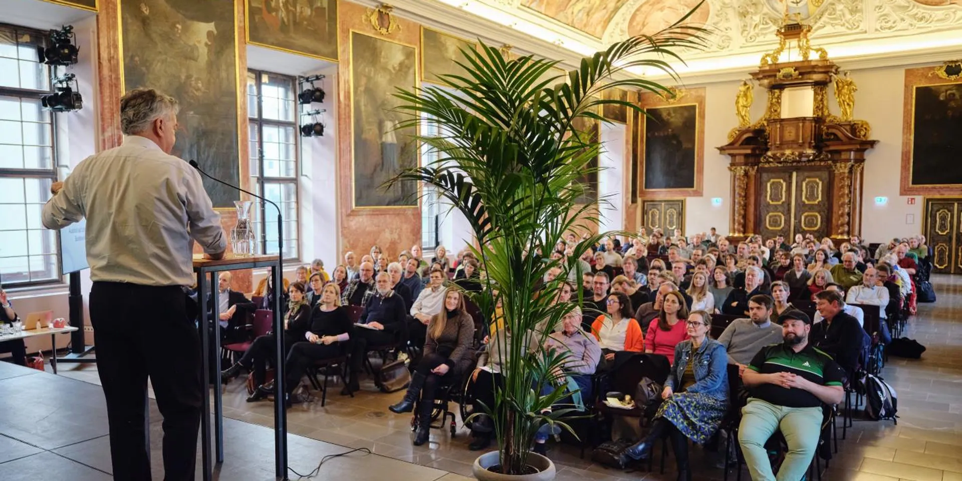 Werner Kogler spricht bei der Landesversammlung der Grünen Steiermark im Minoritensaal in Graz.