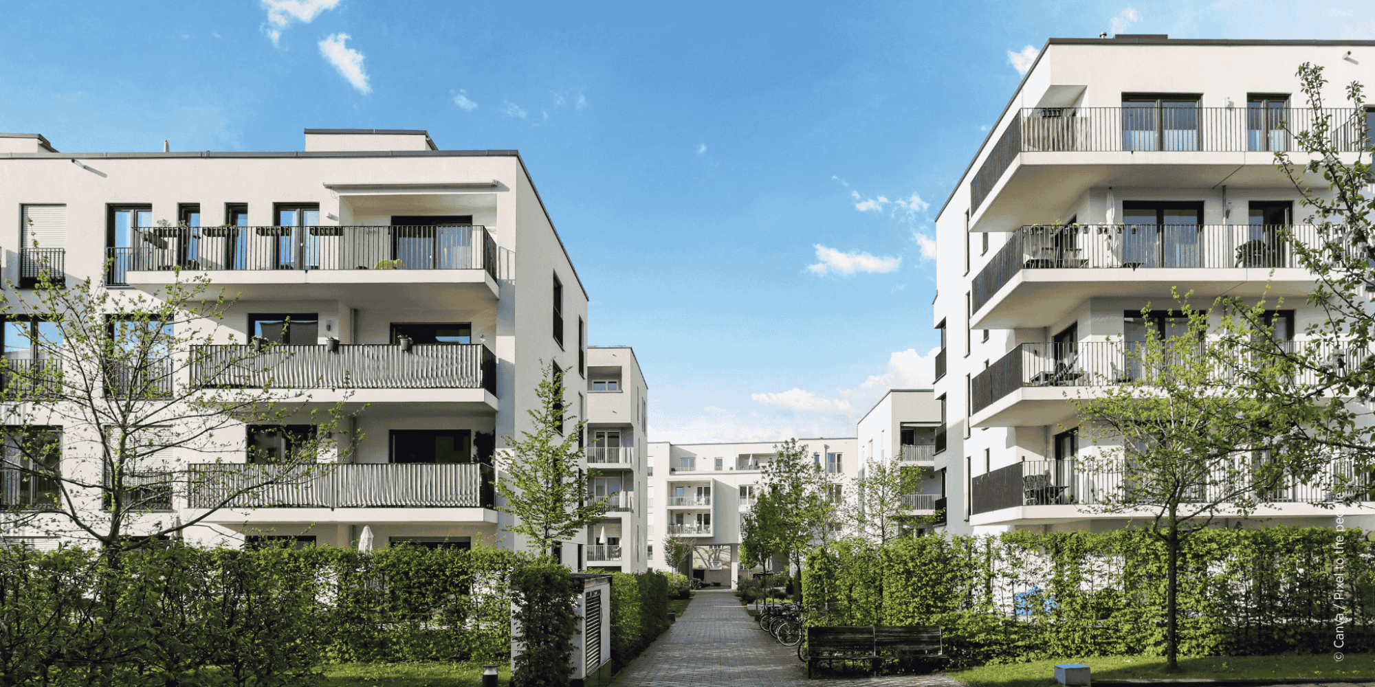 Stadtansicht eines Wohngebietes mit modernen Mehrfamilienhäusern