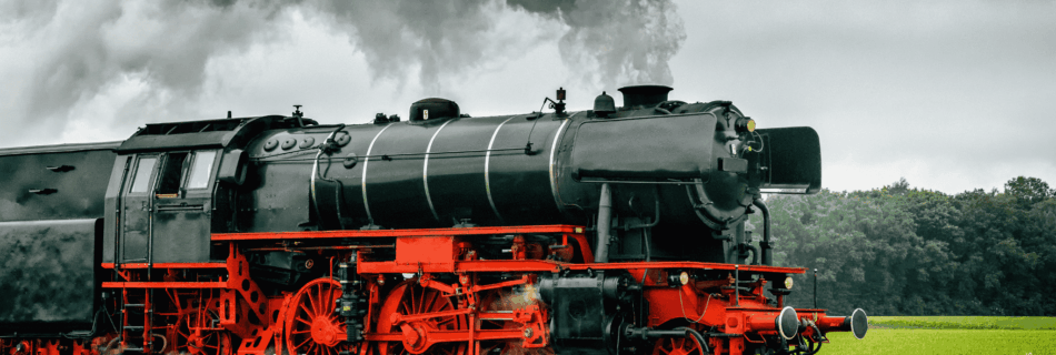 Der historische Zug fährt durch die Steiermark