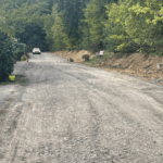 Frisch ausgebaute Straße am Jostweg in Fürstenfeld, die zuvor Privatgrund des Bürgermeisters war und nun öffentlich gewidmet ist