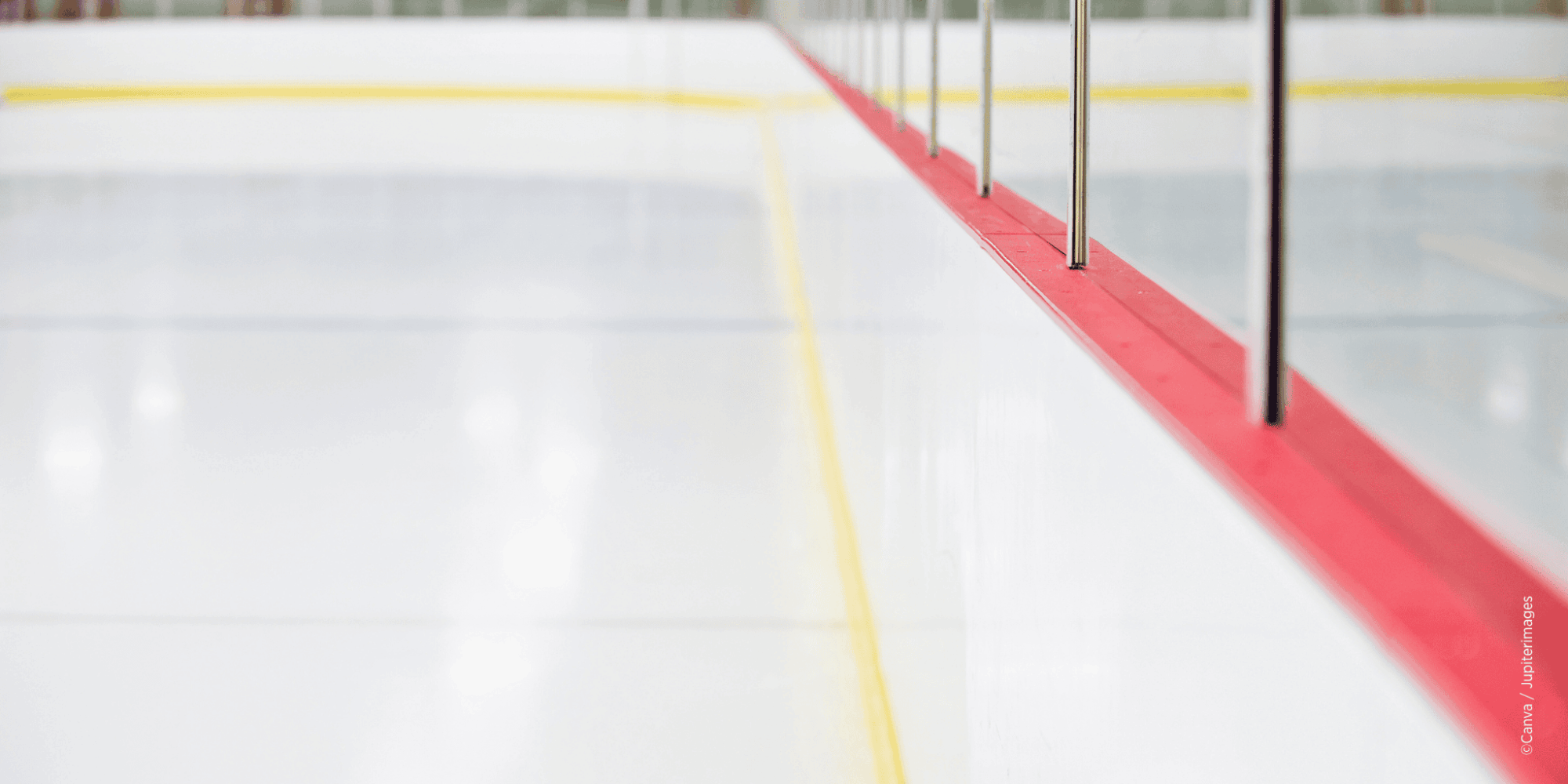 Innenansicht einer Eishalle als Symbol für Eissport und steirische Eishallen-Infrastruktur.