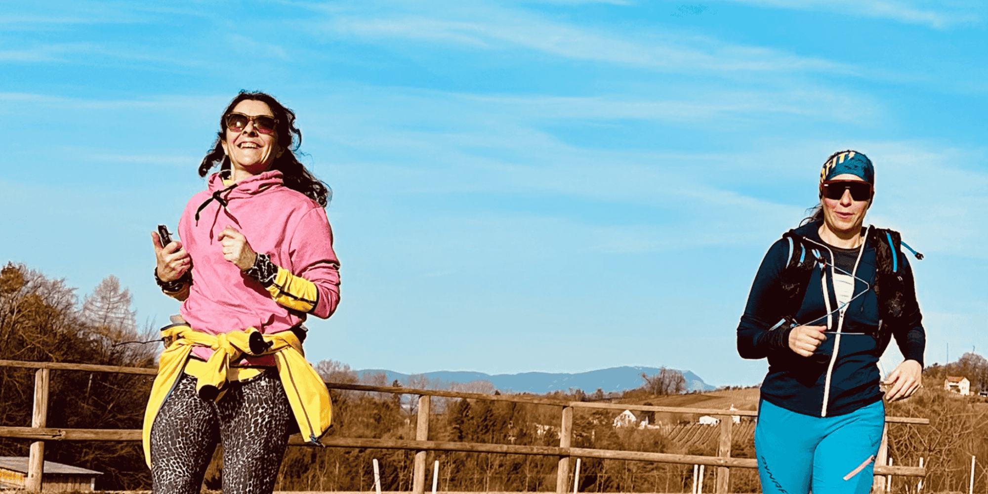 Sandra Krautwaschl (l.) und Katharina Schellnegger beim Spendenlauf 2025 in Gleisdorf (© Grüne Gleisdorf)