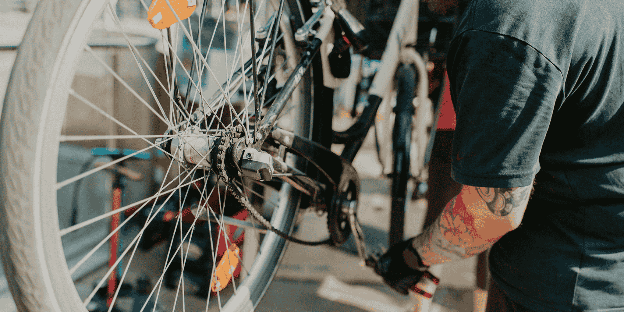 Fahrrad wird bei kostenlosem Radcheck der Grünen Steiermark repariert und überprüft