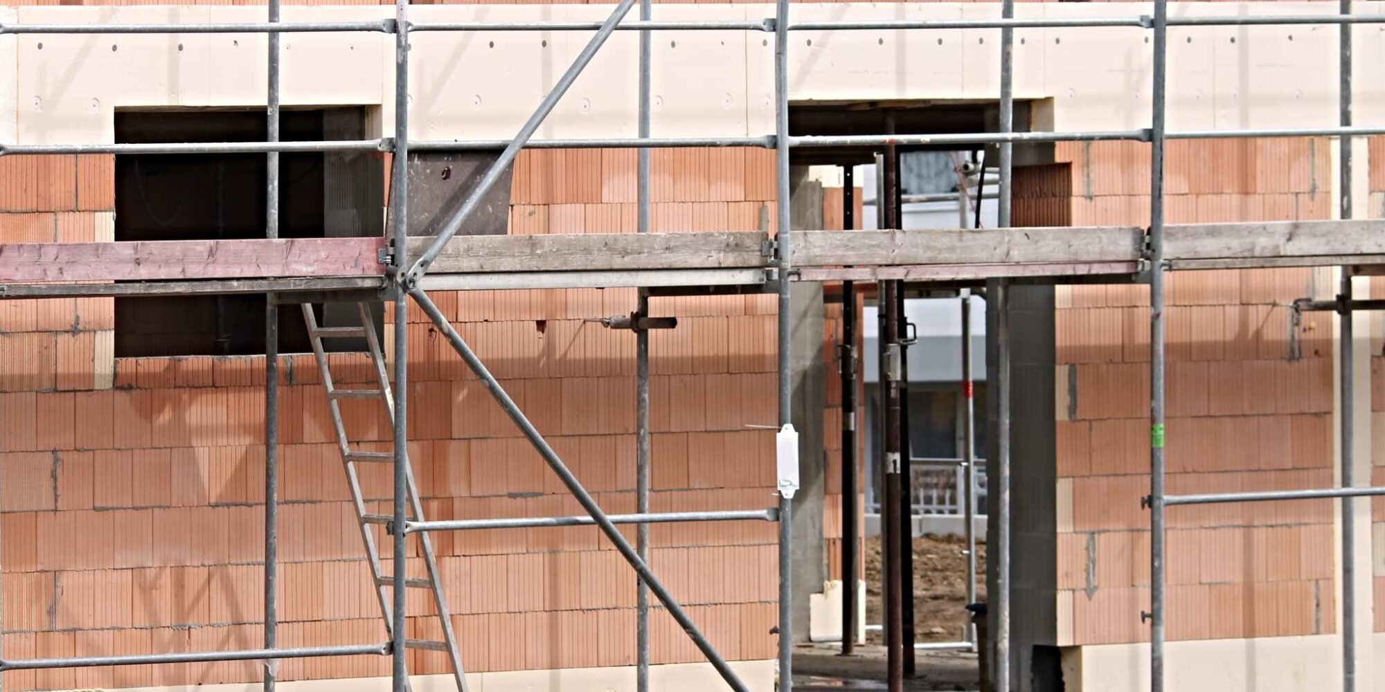 Zu sehen ist die Baustelle eines Gebäudes.