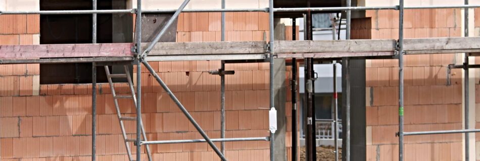 Zu sehen ist die Baustelle eines Gebäudes.