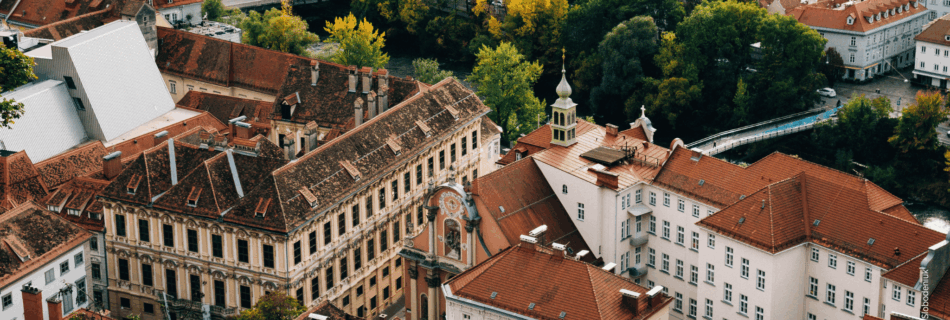 Blick vom Grazer Schlossberg auf das Palais Attems in der Sackstraße
